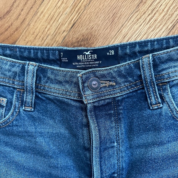 Hollister women's jean shorts. - Picture 2 of 4